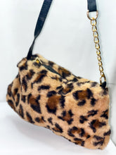 Load image into Gallery viewer, Fluffy Animal Print Tasche
